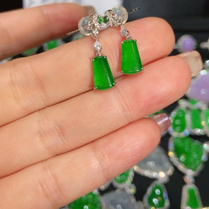 【闪购商品】翡翠耳饰18K金镶嵌天然翡翠