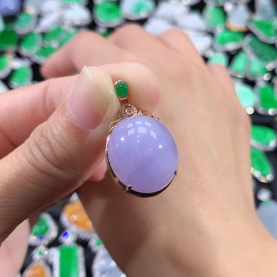 翡翠18K金镶嵌颈饰