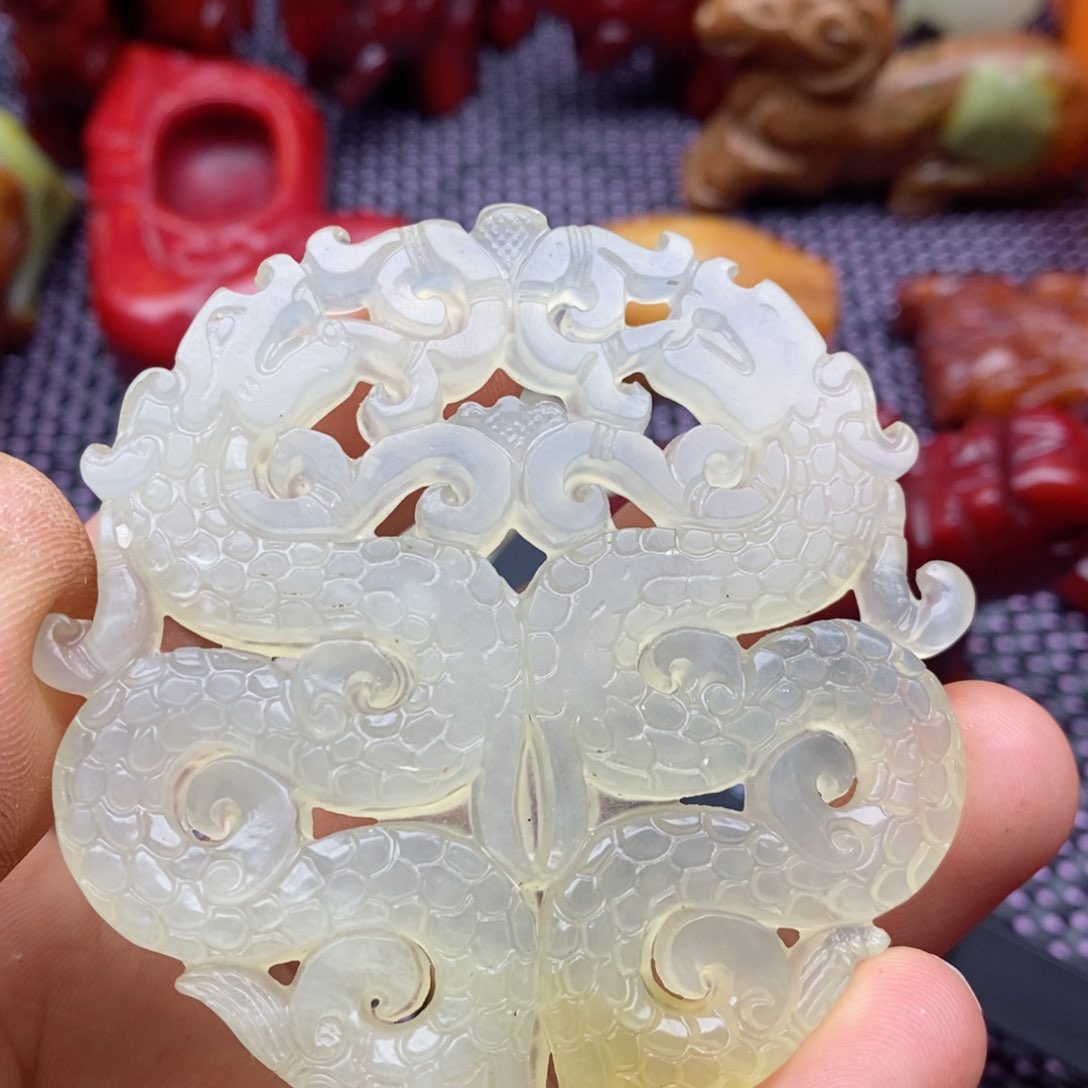 蛇纹石玉颈饰未镶嵌