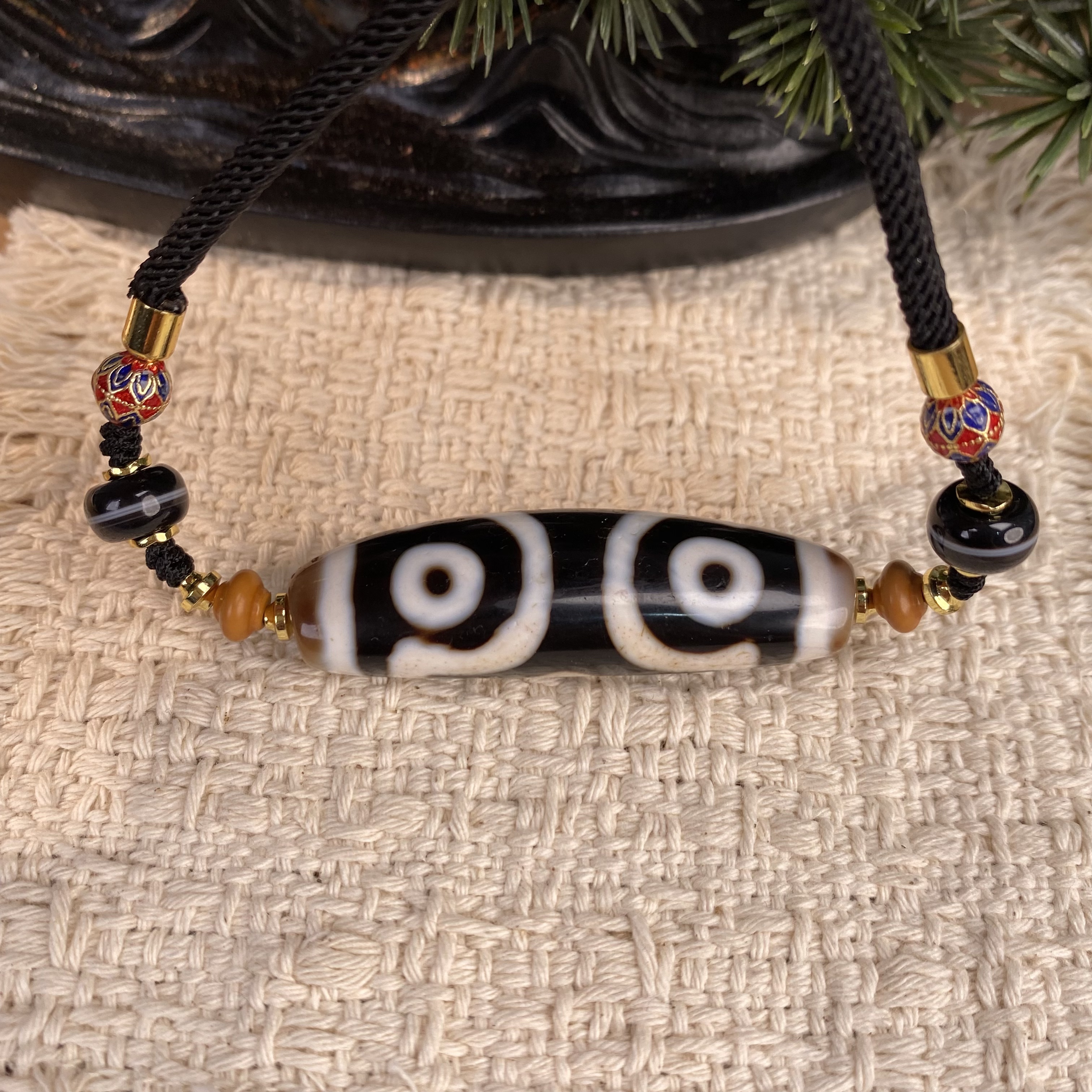 老玛瑙 朱砂三眼天珠 一线配珠 弯刀型 脖挂   DZT12088-3