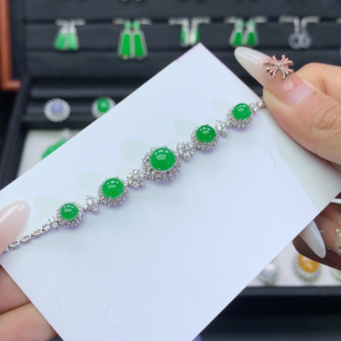 杨***杨翡翠18K金镶嵌吊坠(不含链)