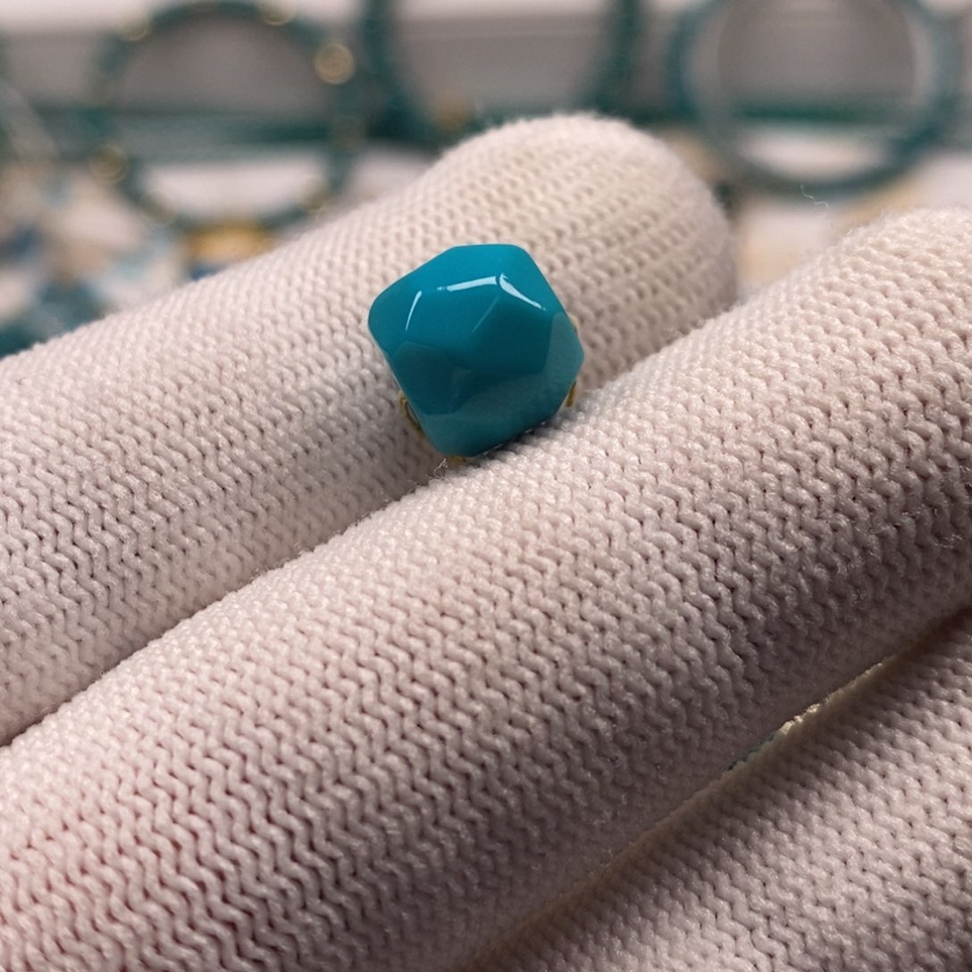 Q***F未镶嵌绿松石珠宝奇石339