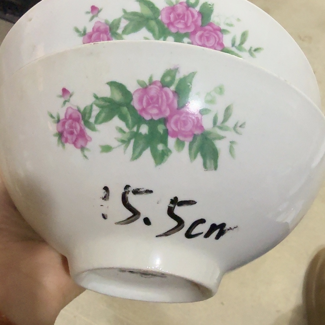 碗两个 小月季花15.5厘米 不圆矿点凸瓷介意勿拍