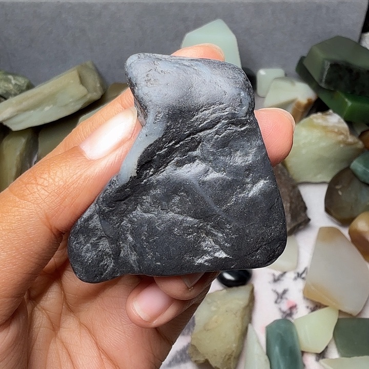 和田玉未镶嵌珠宝奇石后*人