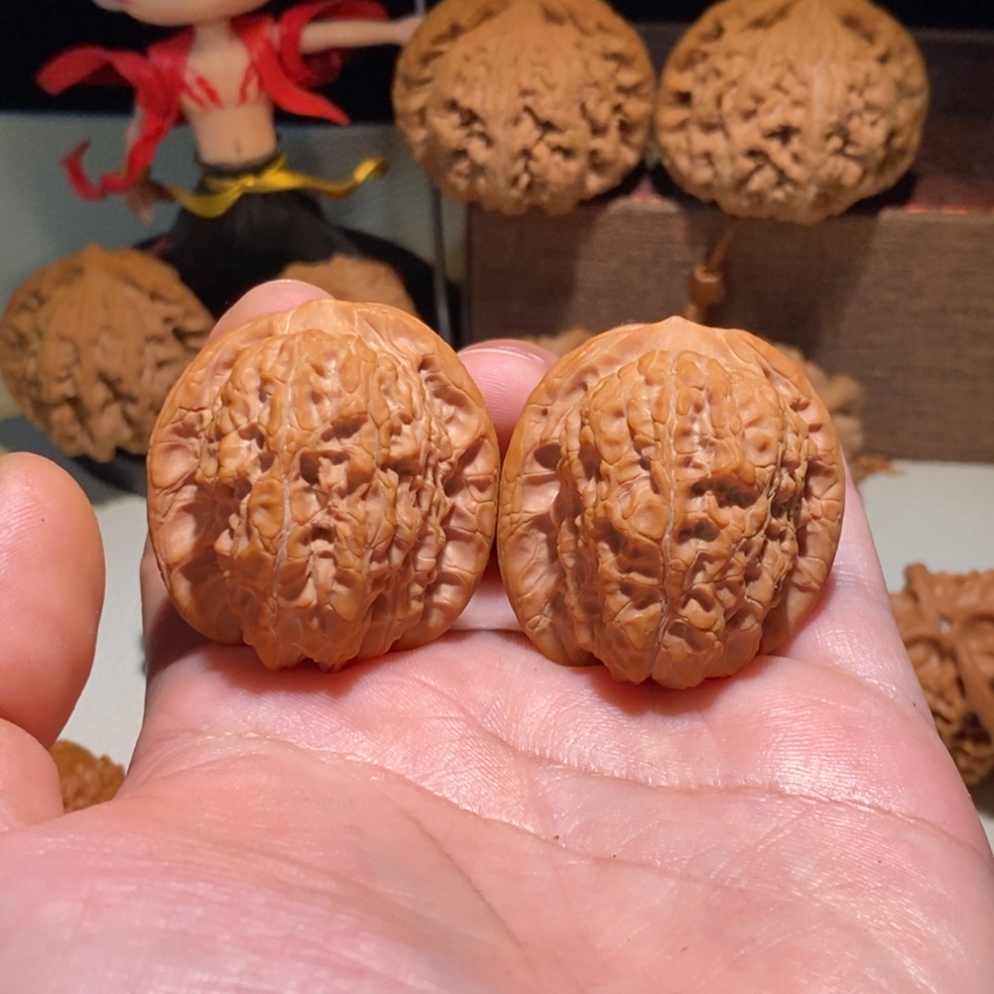 8***6文玩核桃把件血麒麟0391