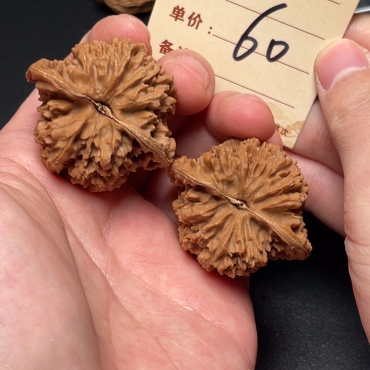 文玩核桃把件满天星43尺全品白茬打底发60