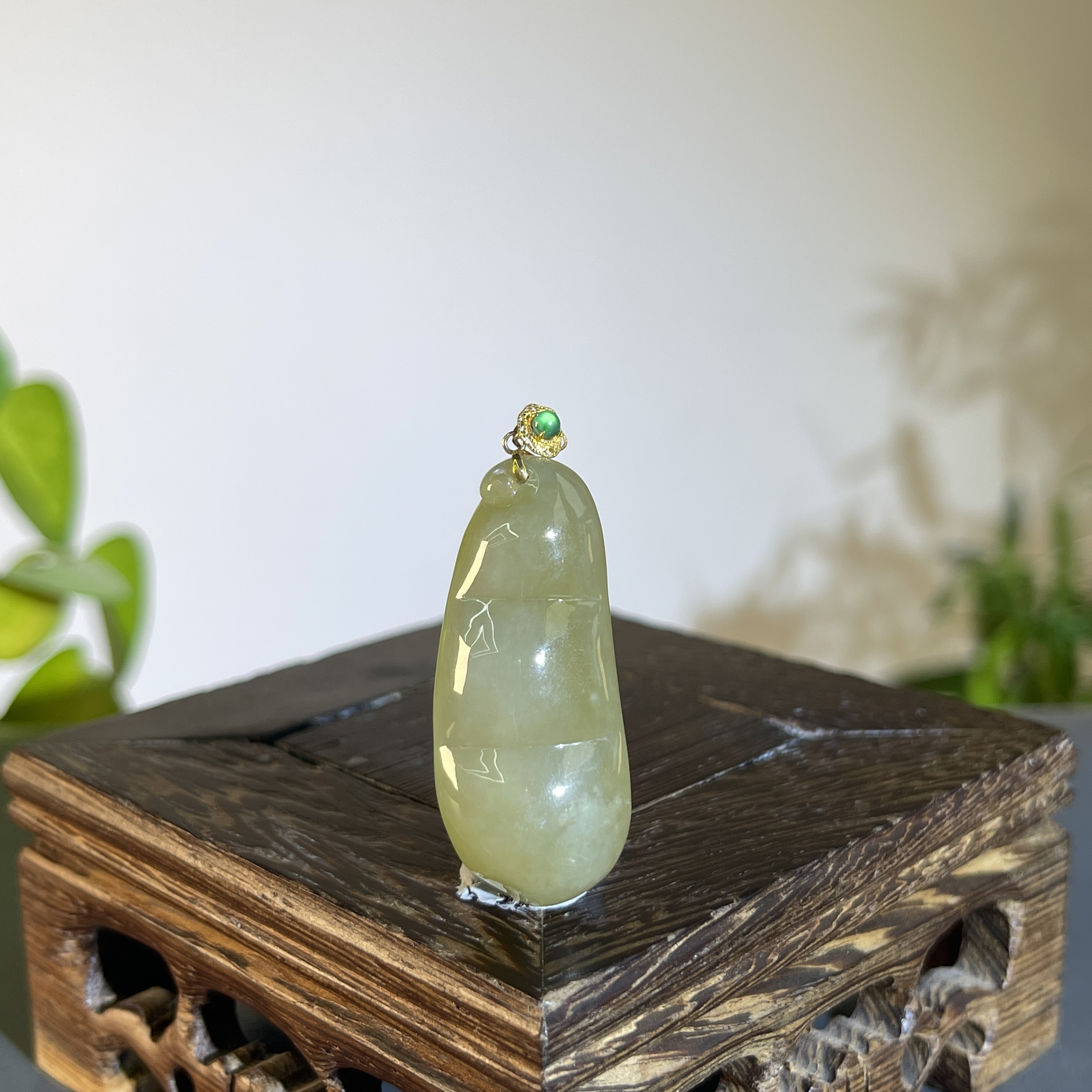 JTA11-74 天然缅甸A货翡翠 18K扣头福豆