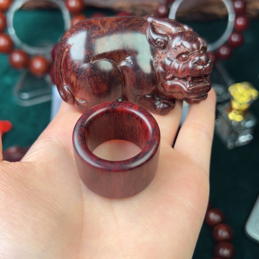 花梨木类S****申红降手把件