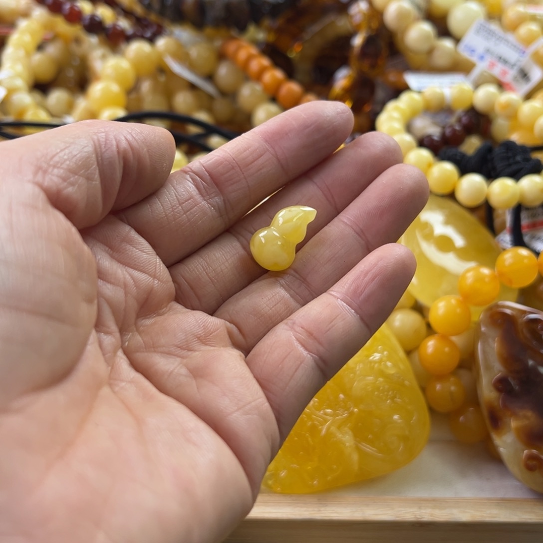 琥珀珠宝奇石未镶嵌