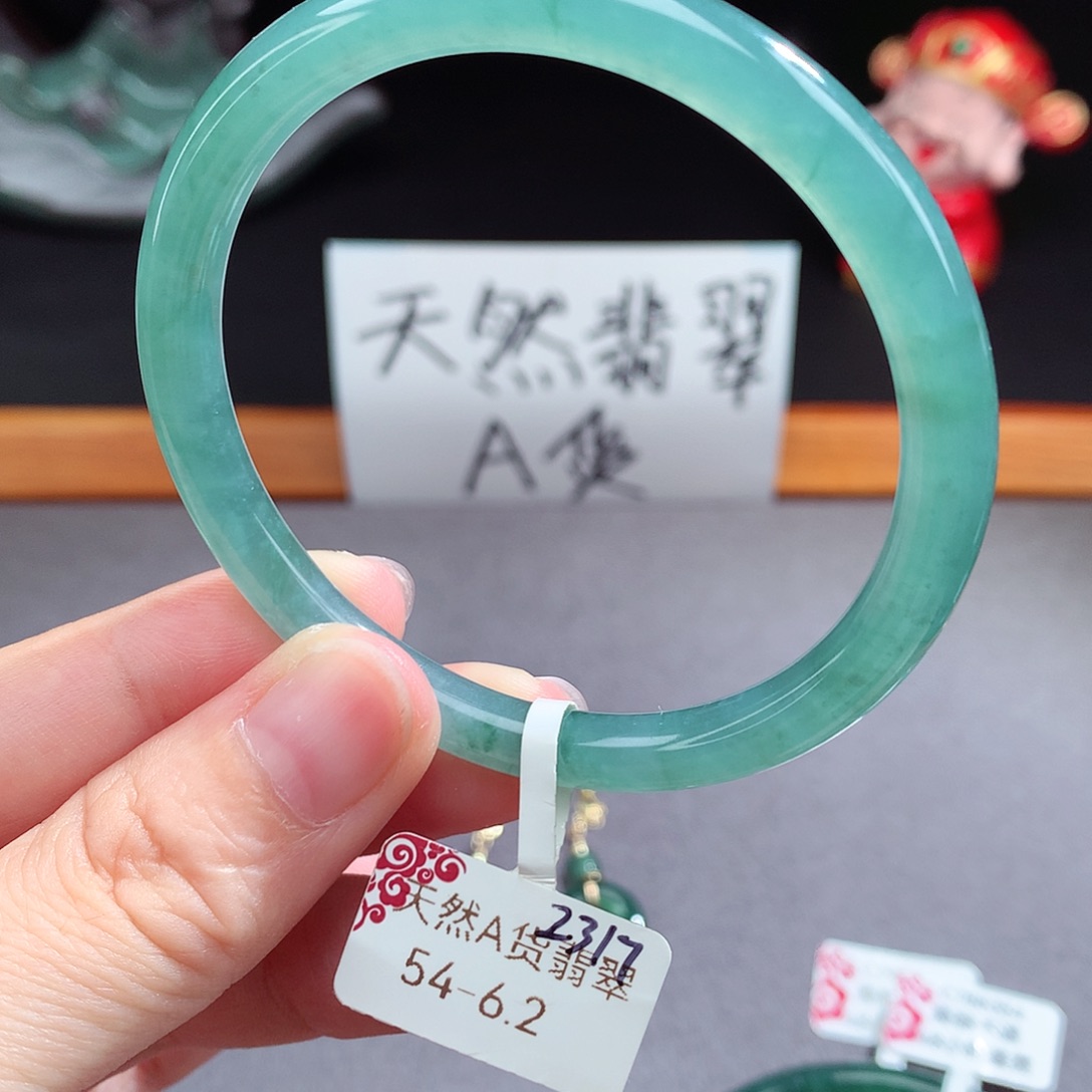 翡翠手镯（圆镯）未镶嵌