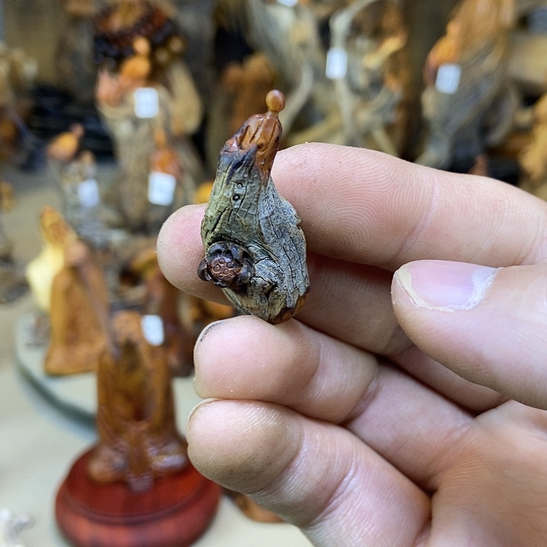 凤***人柏木（崖柏）精品无相佛手把件