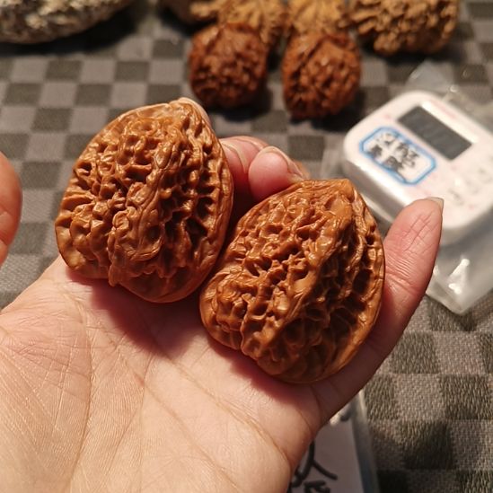 赵***忠野生小众文玩核桃打底39左右