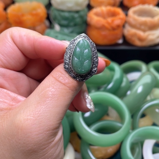 【闪购商品】石英质玉手镯未镶嵌