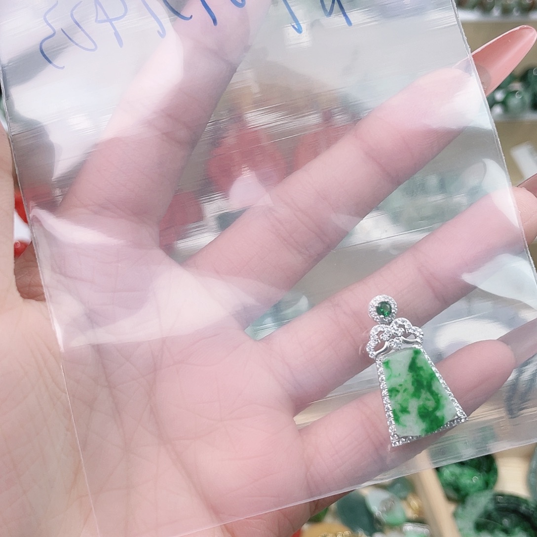 用***8翡翠未镶嵌手链手链
