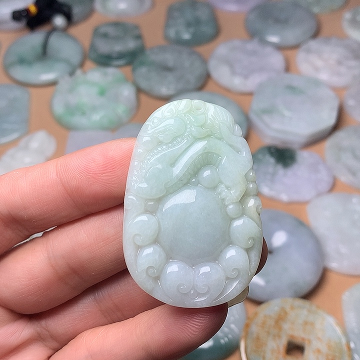 翡翠未镶嵌颈饰仿古龙