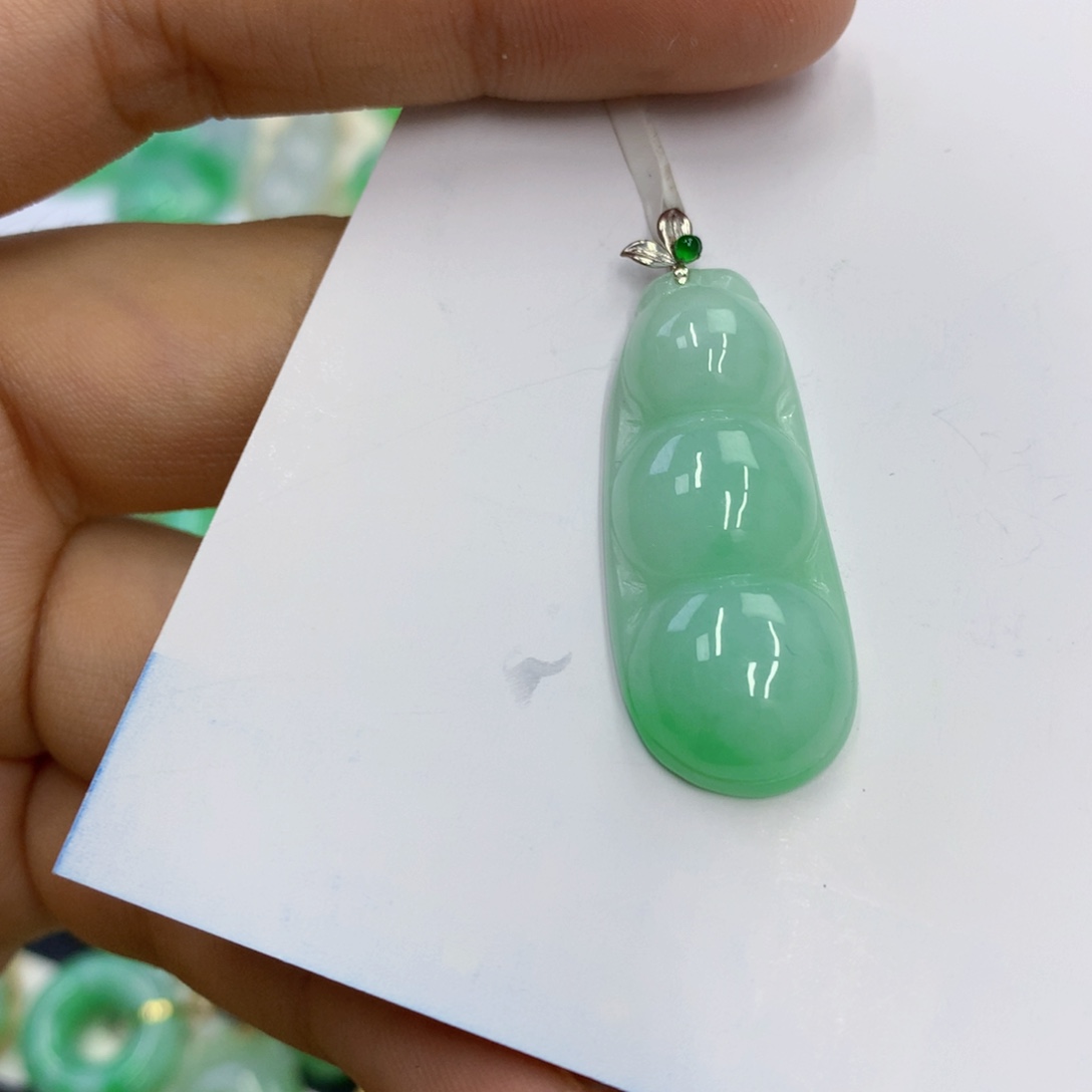 翡翠18K金镶嵌颈饰翡翠