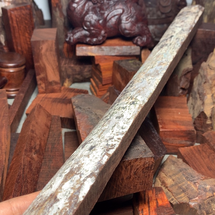 檀香紫檀（小叶紫檀）天**间