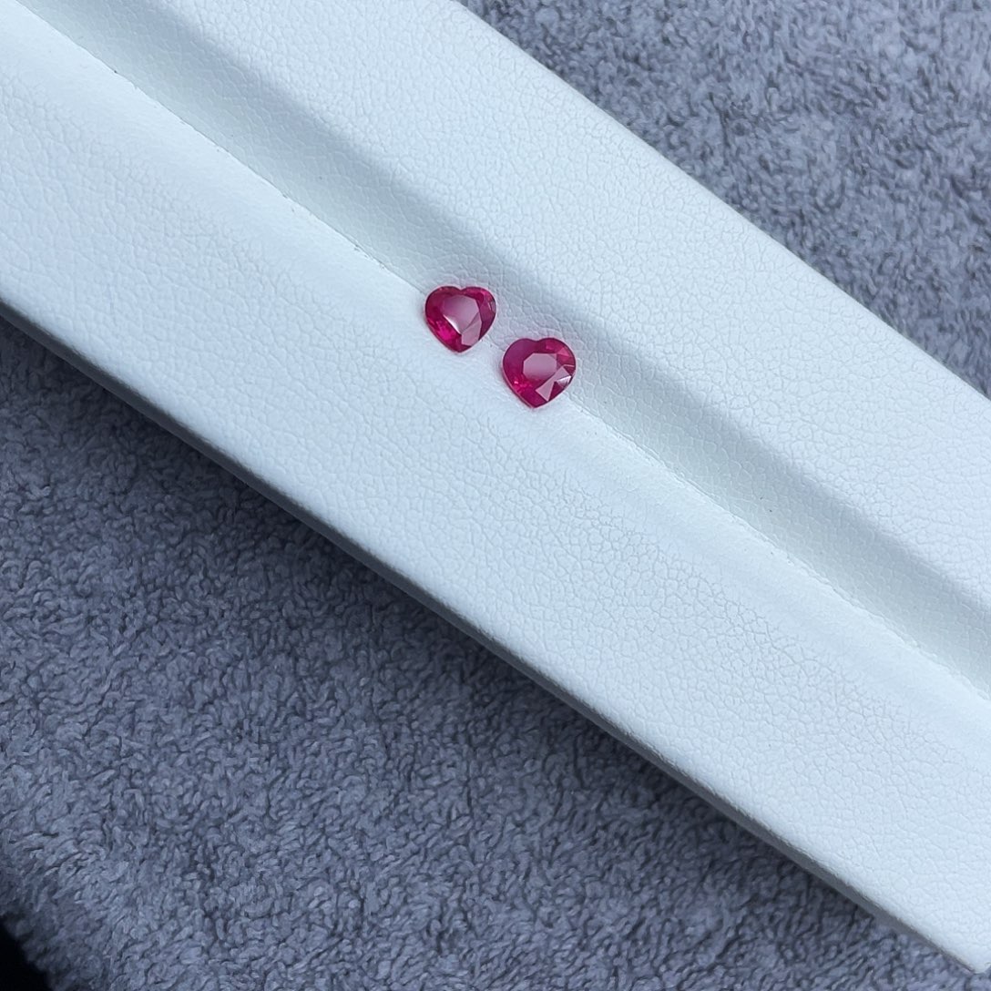 芳***红宝石裸石一对0.88Ct