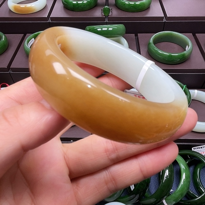 和田玉未镶嵌手镯