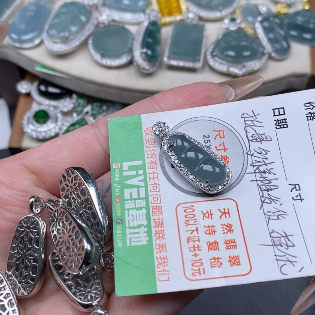 翡翠颈饰未镶嵌翡翠