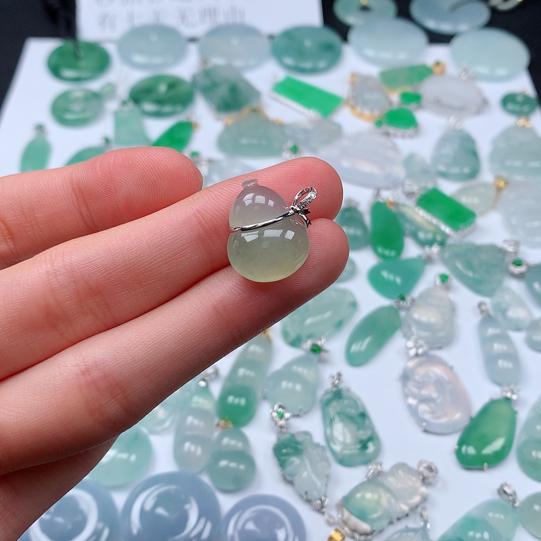 翡翠颈饰18K金镶嵌琪天然翡翠