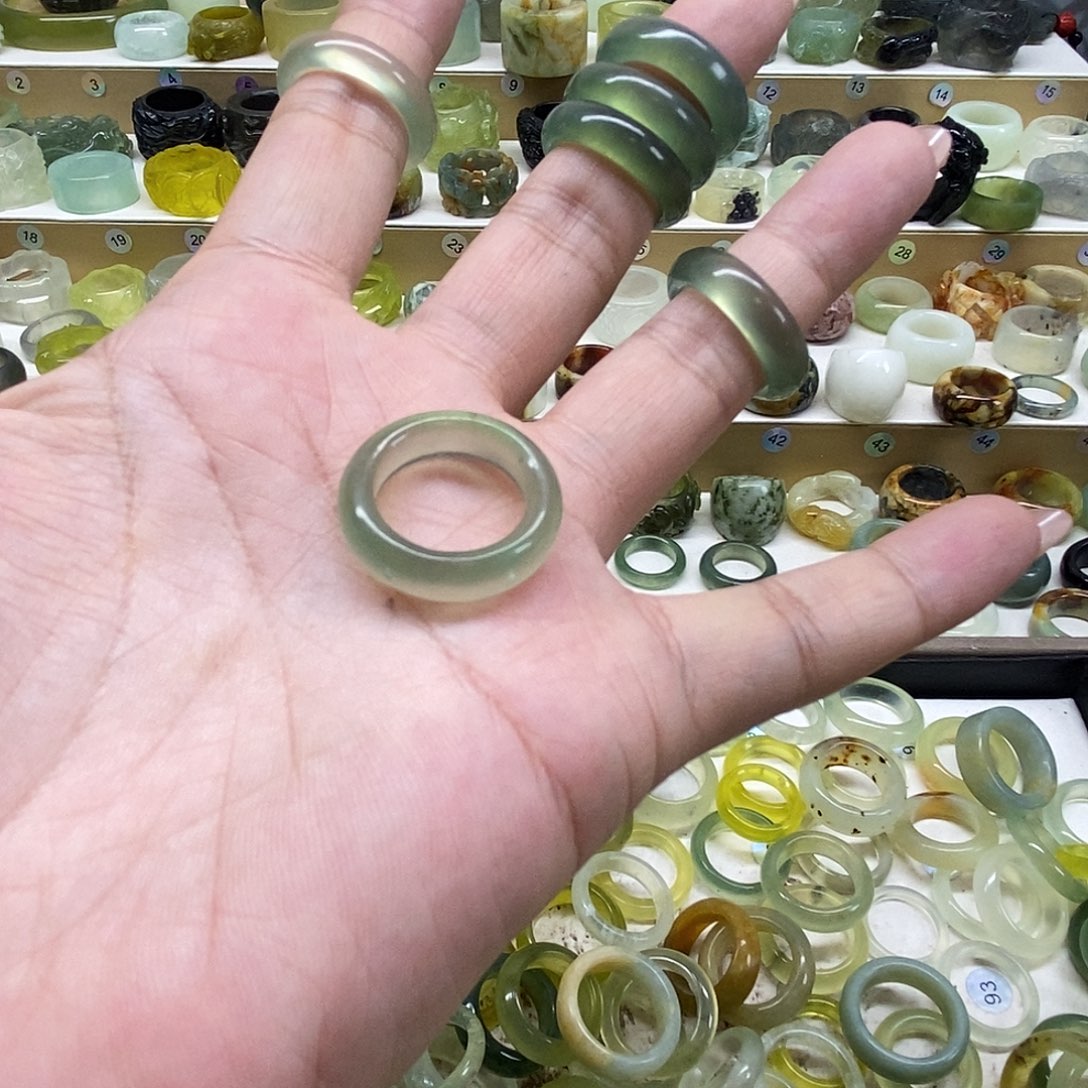 瘾***声岫玉未镶嵌天然岫玉戒指