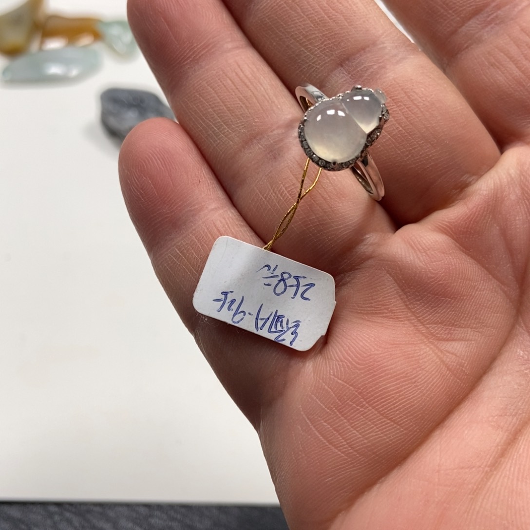 翡翠戒指未镶嵌翡翠