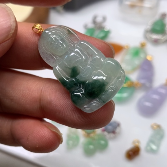 翡翠颈饰未镶嵌翡翠