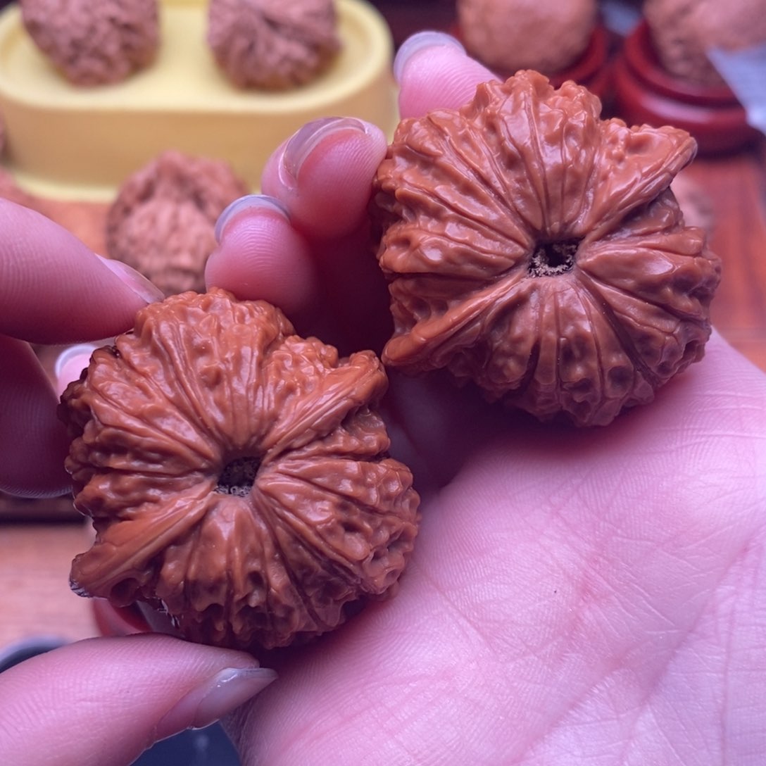 文玩核桃吊坠?血麒麟