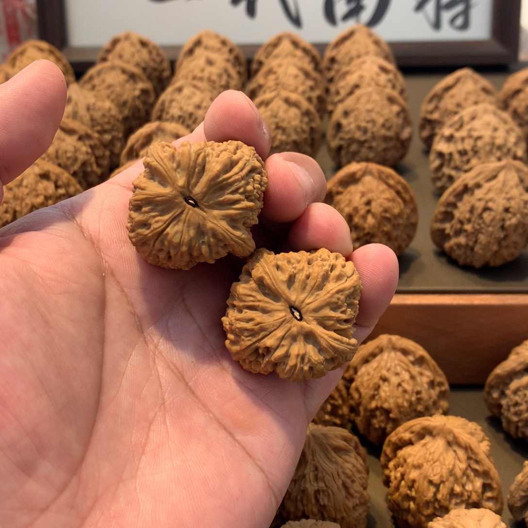 贾***头文玩核桃吊坠南将