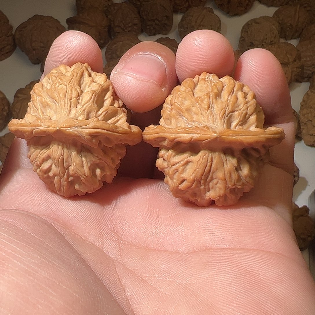 王***六猴头核桃吊坠文玩