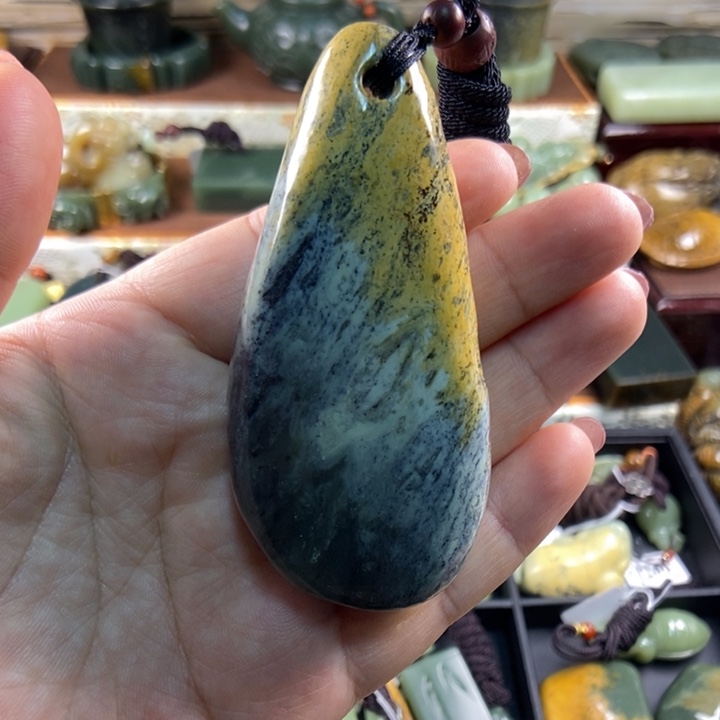 岫岩河磨玉（透闪石质玉）未镶嵌把件