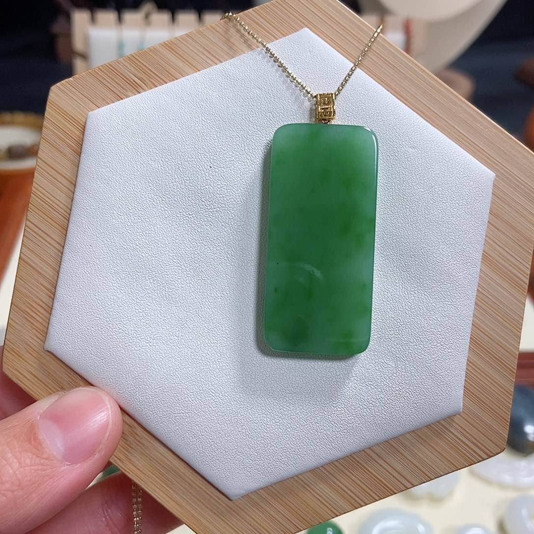 和田玉吊坠(赠链)18K金镶嵌