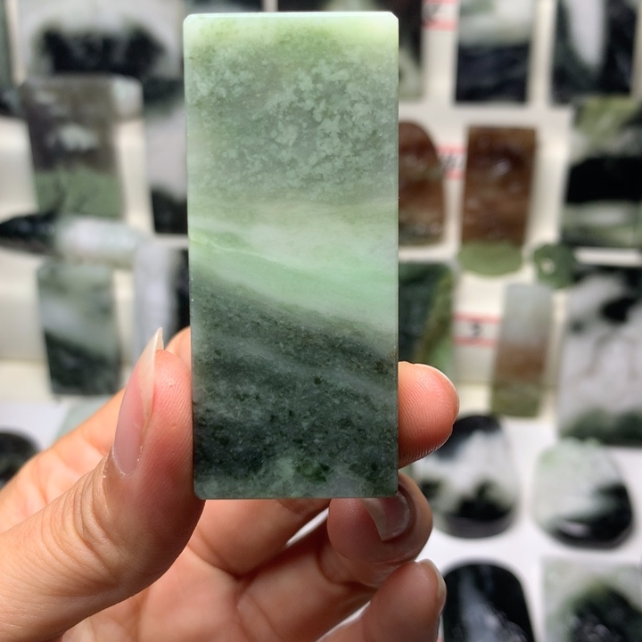 独山玉未镶嵌颈饰