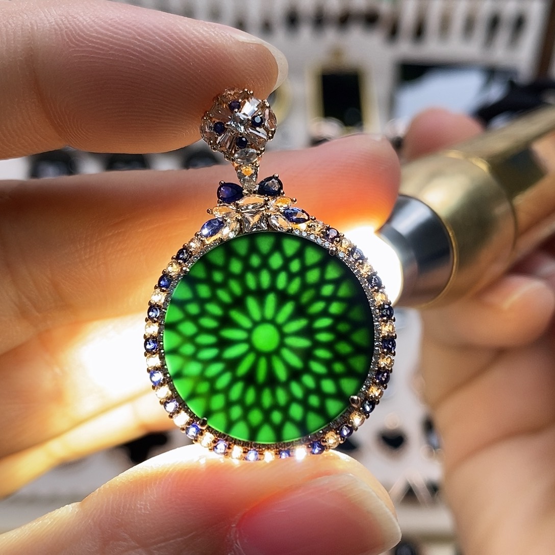 翡翠18K金镶嵌颈饰