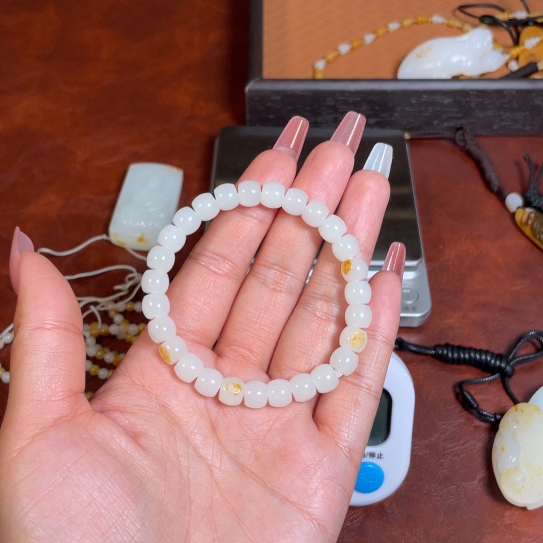 和田玉颈饰未镶嵌