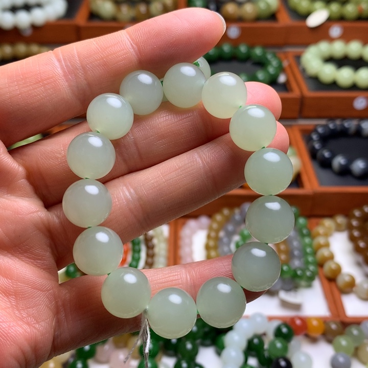 和田玉手串未镶嵌?