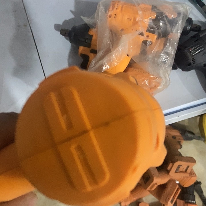 黄色电扳手一个全新的