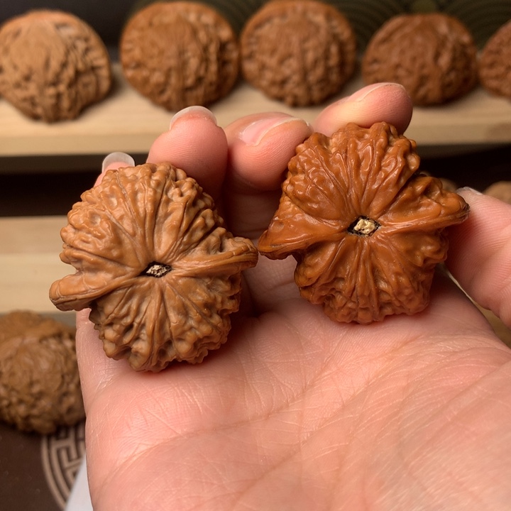 文玩核桃吊坠陈*血麒麟