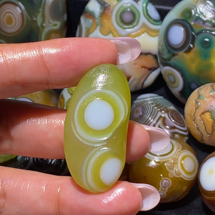 玛瑙/玉髓未镶嵌珠宝奇石86