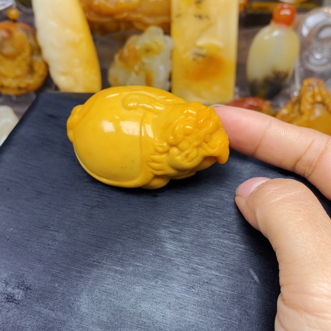 石英质玉（黄龙玉）颈饰未镶嵌