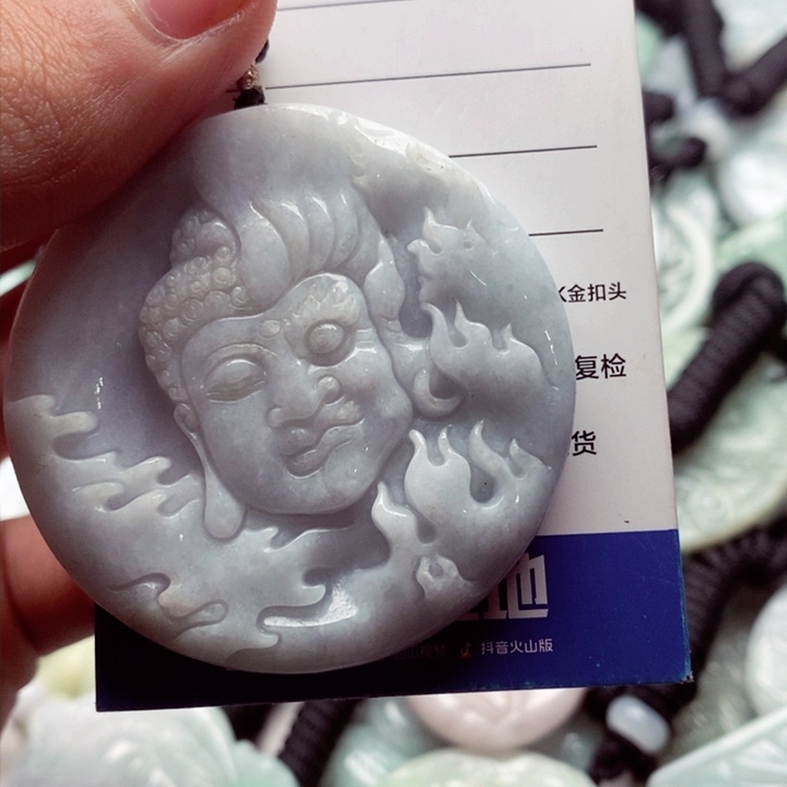 翡翠挂件未镶嵌翡翠