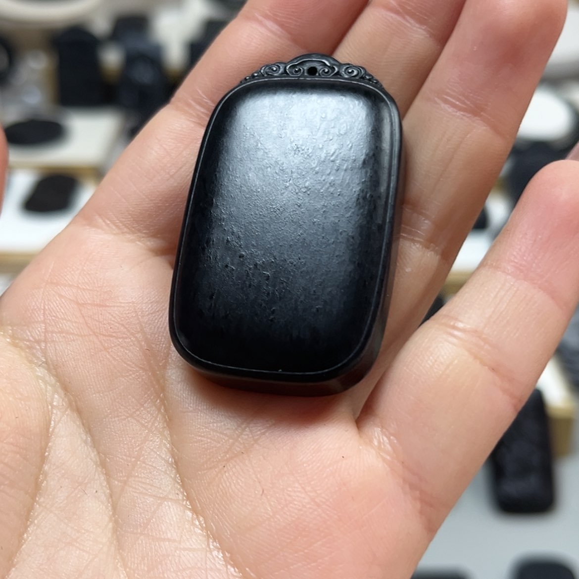 【闪购商品】和田玉（墨玉）隐裂35面包未镶嵌