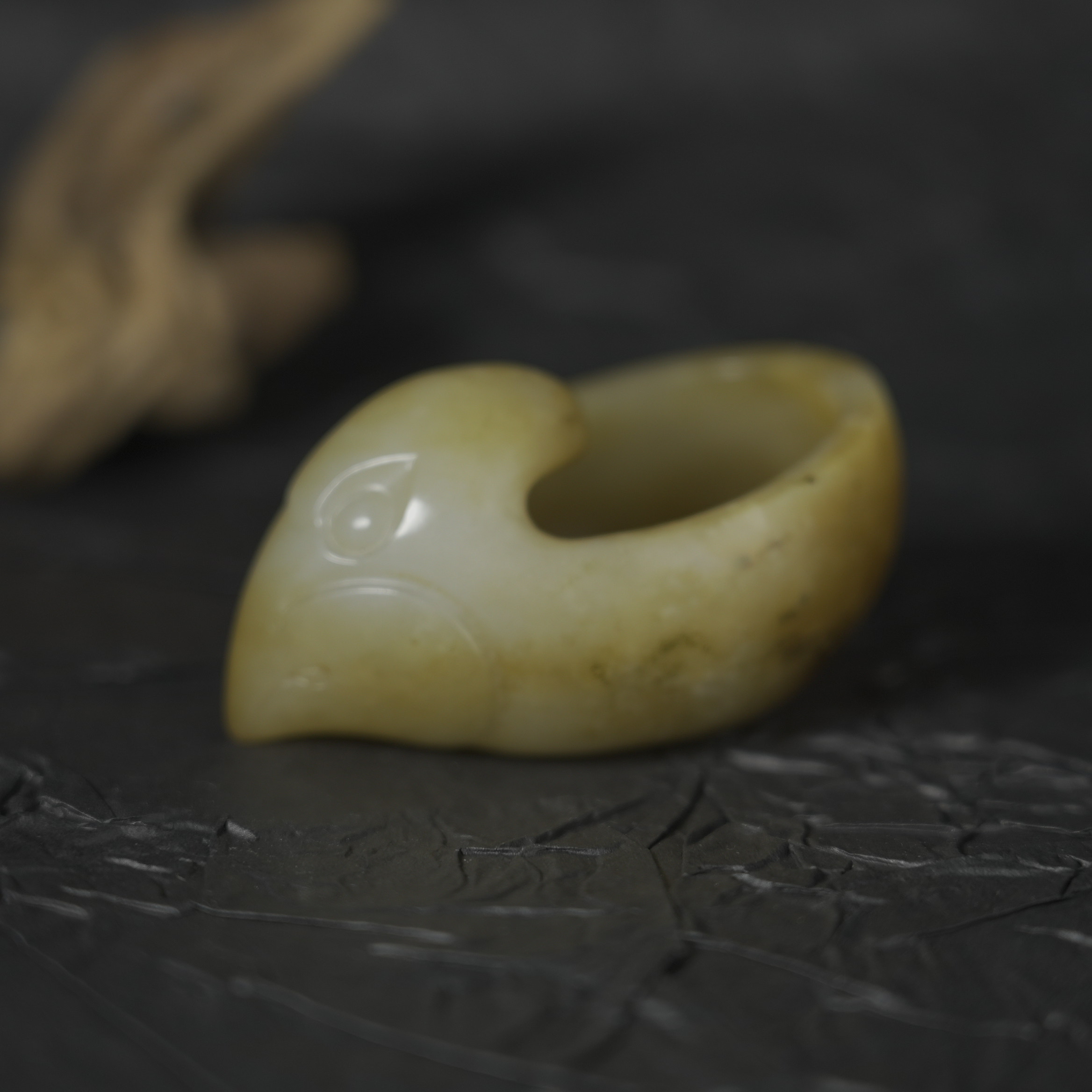 10MM48  明 和田玉鹰首水洗