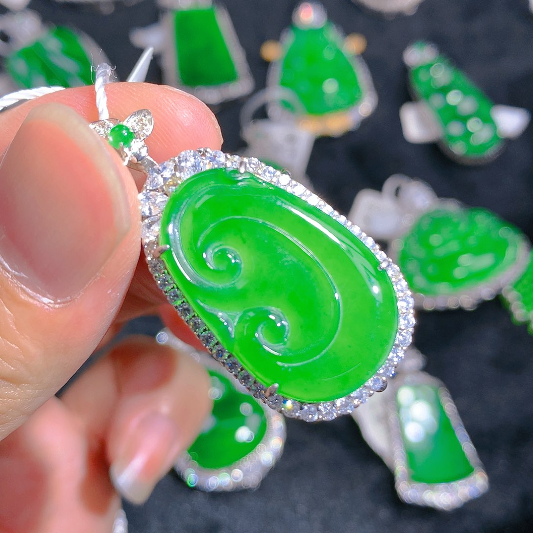 翡翠颈饰银S925镶嵌吊坠