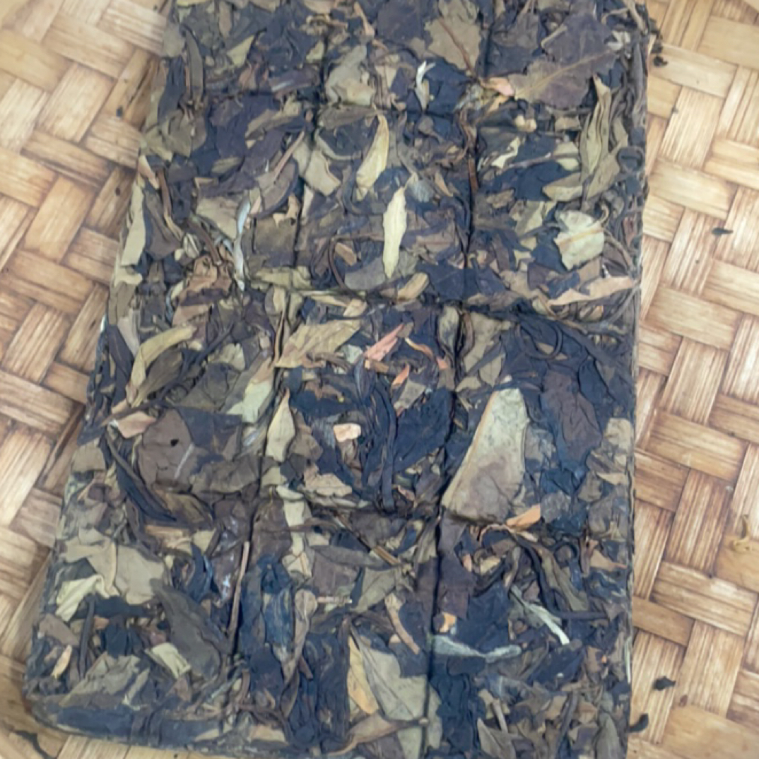 2022年 云南松山野生古树白茶（巧克力砖）