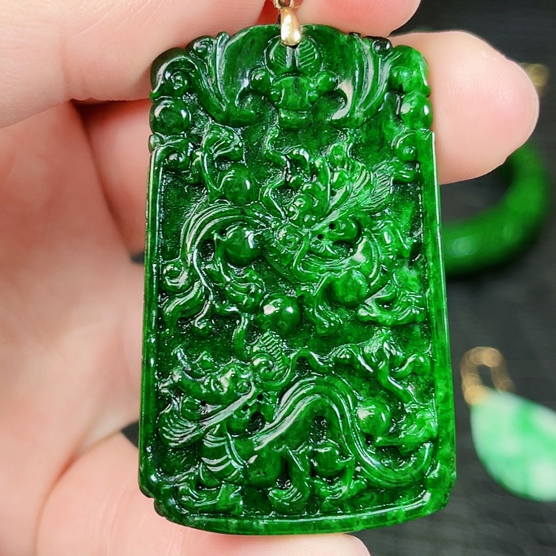 翡翠颈饰18K金镶嵌吊坠