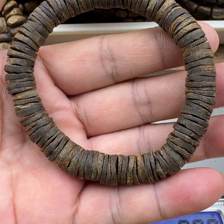 a***a沉香手串乌身手串13克加