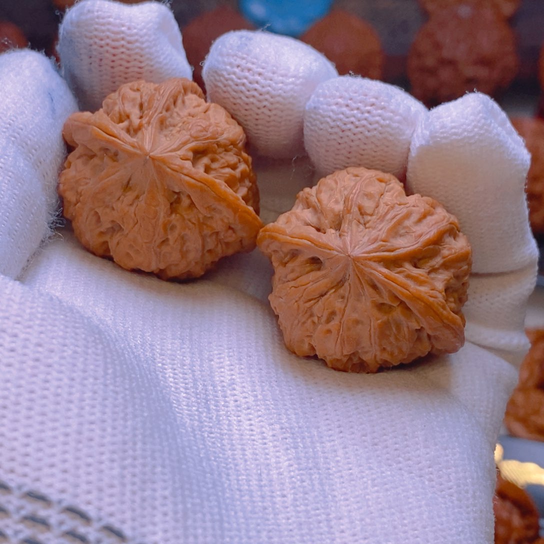 文玩核桃吊坠一****酒南疆石异形