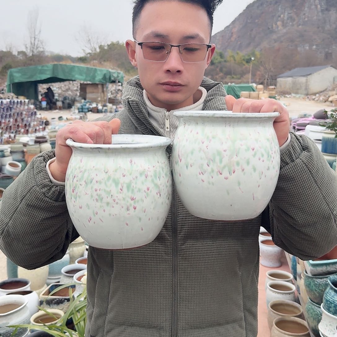 紫砂花盆口16高17（两个胖子虎
